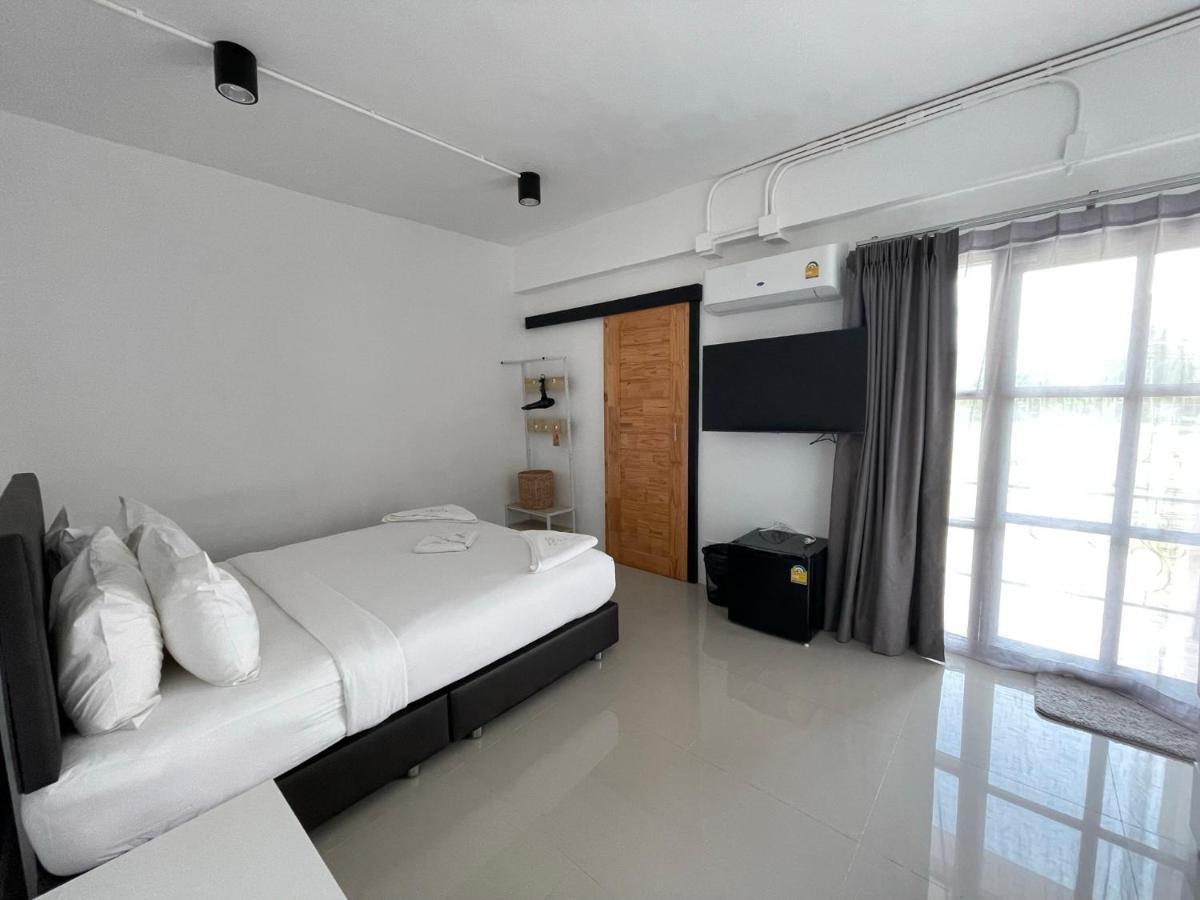Laewan Guesthouse Baan Tai Extérieur photo